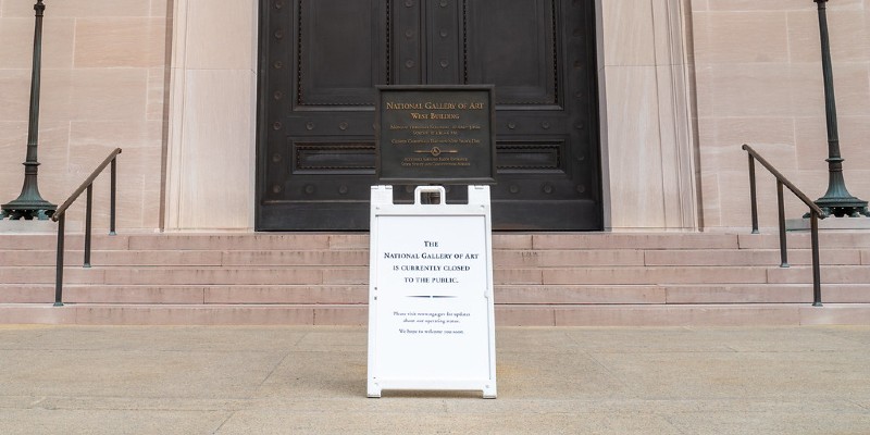 Photograph of a closed sign outside the National Gallery of Art in Washington DC